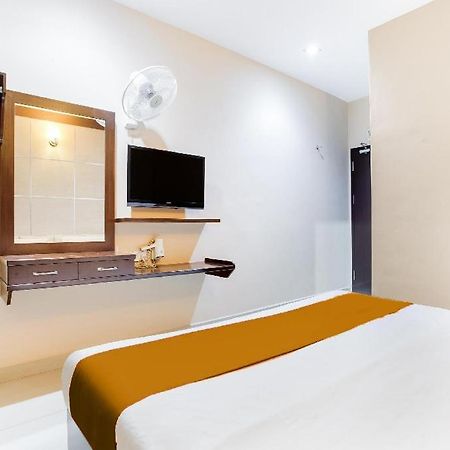 Sejati Hotel Ситиаван Екстериор снимка