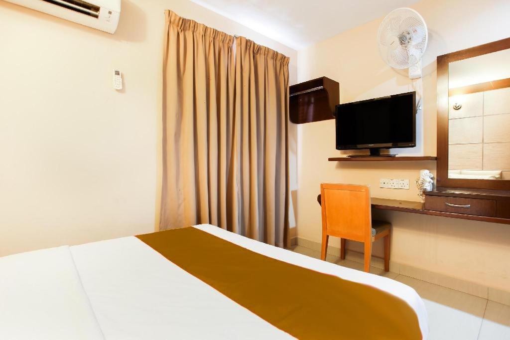 Sejati Hotel Ситиаван Екстериор снимка