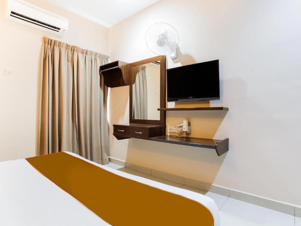 Sejati Hotel Ситиаван Екстериор снимка