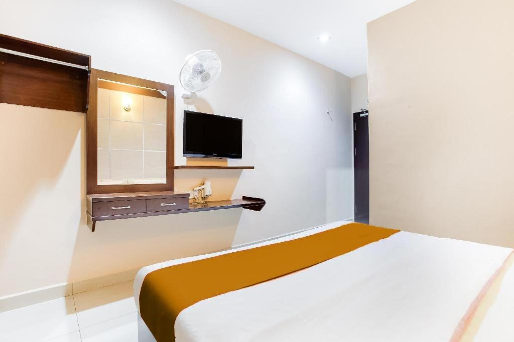 Sejati Hotel Ситиаван Екстериор снимка