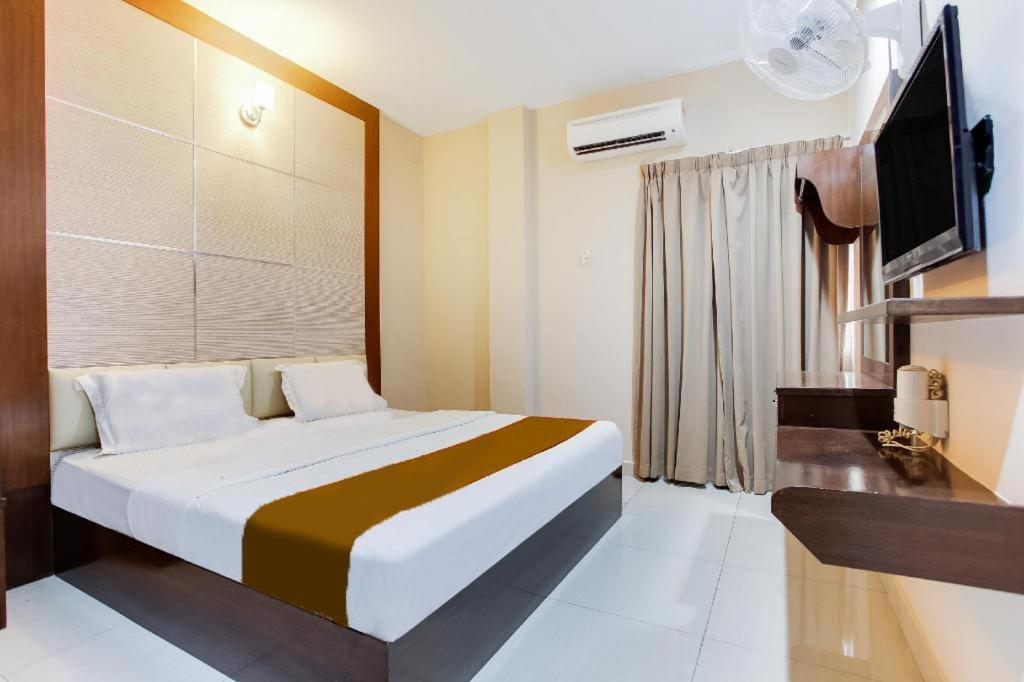 Sejati Hotel Ситиаван Екстериор снимка